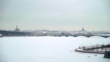 Kış aylarında Saint-Petersburg şehir manzarası havadan