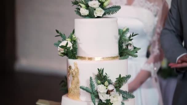 Pastel de celebración de boda . — Vídeo de stock