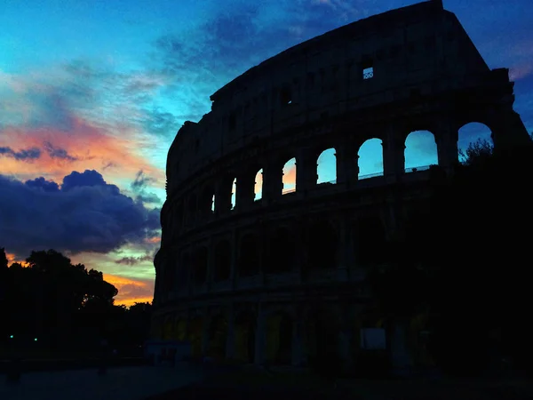 Roma, İtalya akşamları Roma Colloseum