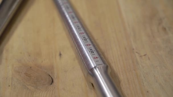 Stick used by a jeweller to measure the size of a ring — Stock Video