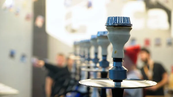 İnsanlar seçerek nargile. Tütün sergisinde. Shisha kase