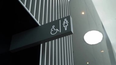 Saint-Petersburg, Rusya-10 Mart 2019: Tuvalet, banyo, tuvalet, tuvalet işareti