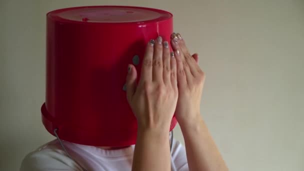 Worker in uniform with red bucket on his head have fun — Stock Video