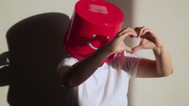 Worker in uniform with red bucket on his head have fun — Stock Video