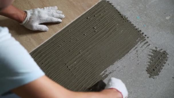 Installing ceramic floor tiles - measuring and cutting the pieces — Stock Video