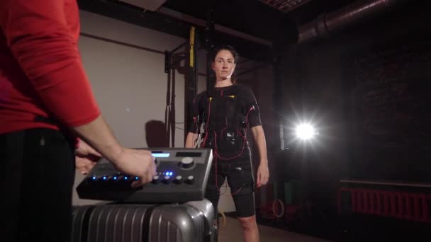 EMS Electro stimulering sportutrustning — Stockvideo
