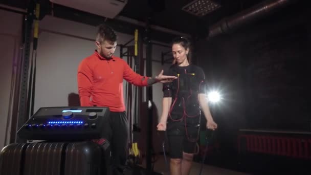 Sportgeräte zur Elektrostimulation — Stockvideo