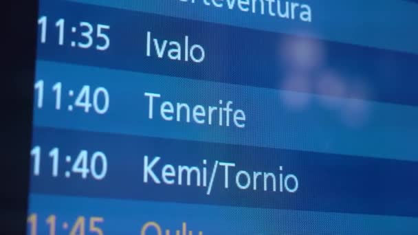 Расписание аэропорта, обновление информации о вылете, международные рейсы — стоковое видео