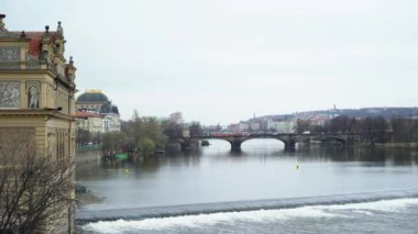 Vltava Nehri ve Prag 'ın tarihi merkezi, eski kentin binalar ve simgesel yapıları, Prag, Çek Cumhuriyeti