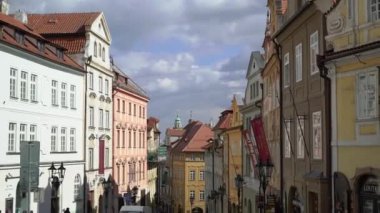 Prag, Çek Cumhuriyeti-Mart 25, 2019: Prag eski merkezinde caddeye görünüm