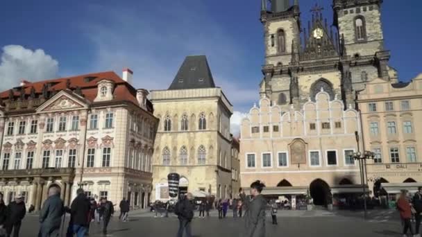PRAGUE, RÉPUBLIQUE TCHÈQUE - 26 MARS 2019 : Place de la ville à Prague, République tchèque — Video