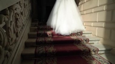 Saraya merdivenlerde gelin
