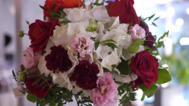 Flores mesa decorada — Vídeo de Stock