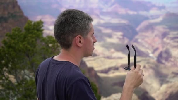 Man wandelen in Grand Canyon — Stockvideo