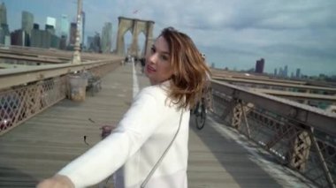 Young couple walking at Brooklyn bridge