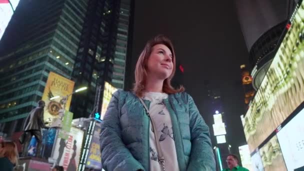 New York, Verenigde Staten-4 mei 2019: Times Square 's nachts — Stockvideo