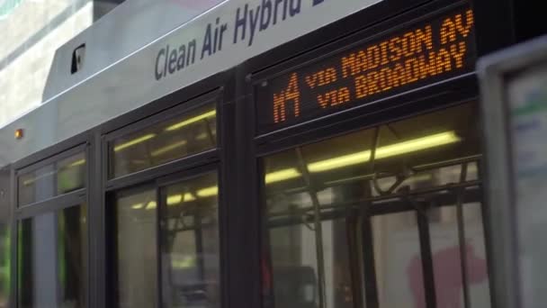 Автобус в Нью-Йорке — стоковое видео