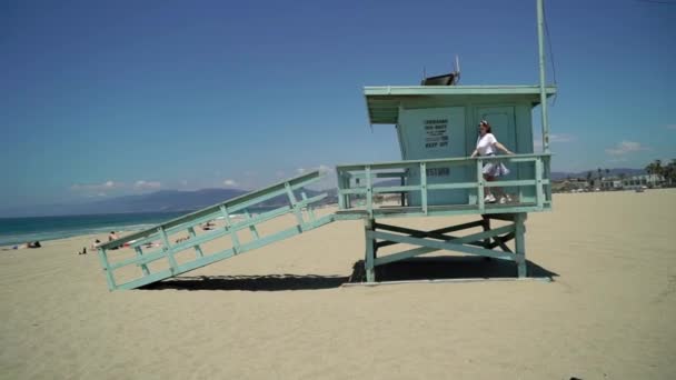 Young girl at the beach. — Stock Video