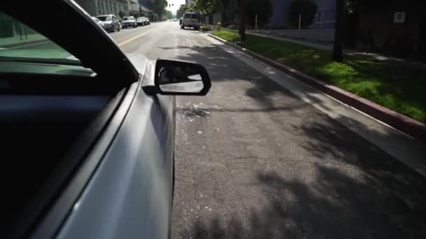 Conducción de coche descapotable — Vídeo de stock