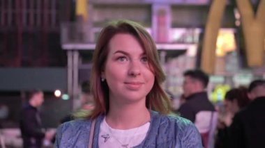 New York, Abd - 4 Mayıs 2019: Gece Times meydanı