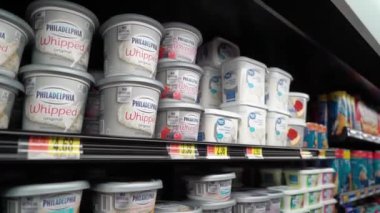 Los Angeles, Abd - 9 Mayıs 2019: Cheese Philadelphia süpermarkette