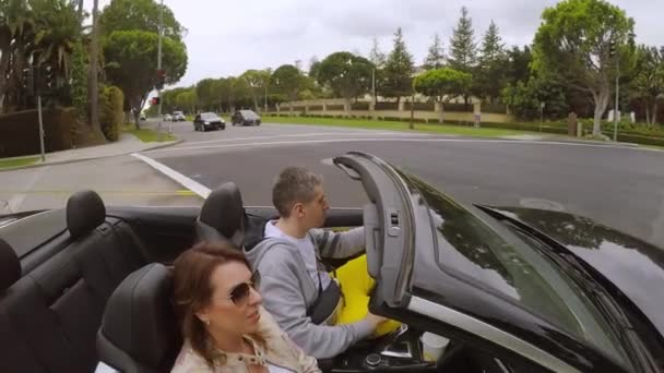 Couple driving convertible car — Stock Video