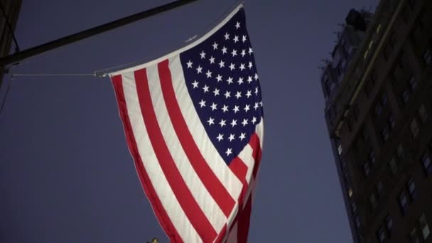 Bandera de Estados Unidos por la noche — Vídeo de stock