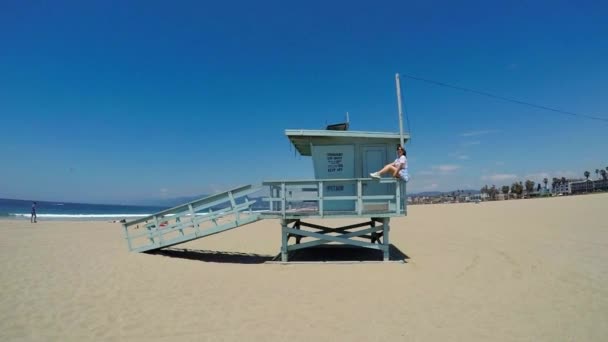 Young girl at the beach. — Stock Video