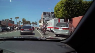 Los Angeles, Abd - 10 Mayıs 2019: Araba kullanan adam