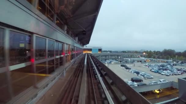 NOVA IORQUE, EUA - MAIO 4, 2019: Trem no aeroporto — Vídeo de Stock