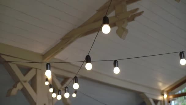 Струнные лампы в помещении — стоковое видео