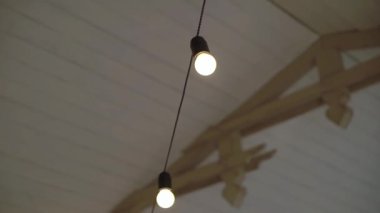 Kapalı mekanlardaki yaylı ışıklar