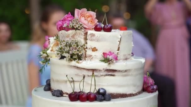 Bolo de celebração do casamento — Vídeo de Stock