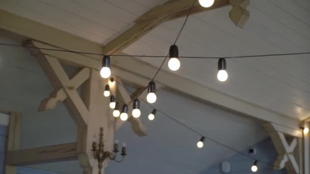 Струнные лампы в помещении — стоковое видео