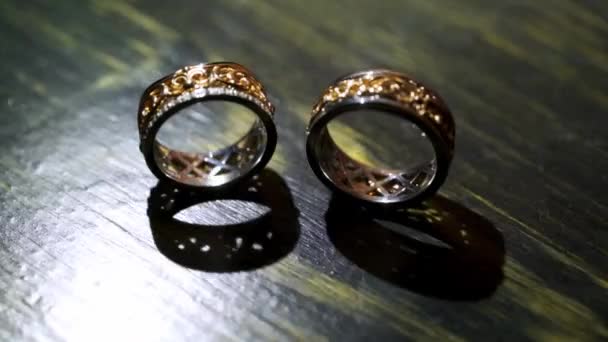 Paar van wedding rings — Stockvideo