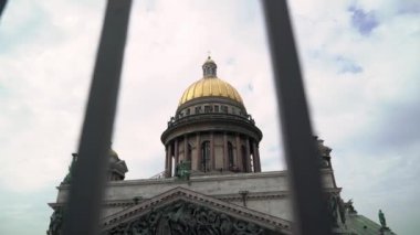 İlkbaharda Isaacs Katedrali