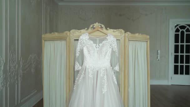 Bride undressing to put on wedding dress — Stock Video