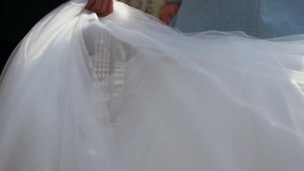 Sposa toccando il suo vestito — Video Stock