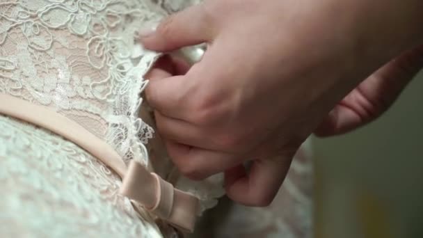Buttoning wedding dress — Stockvideo