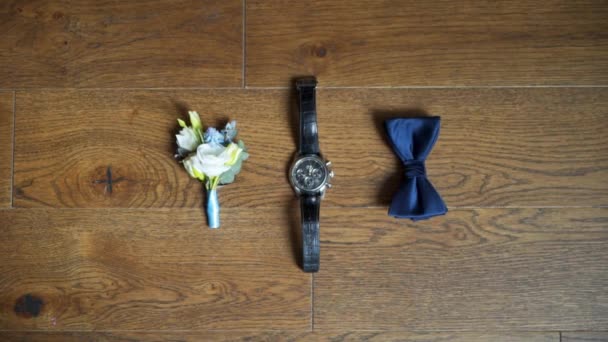 Corbata de lazo, reloj de pulsera y flor — Vídeos de Stock