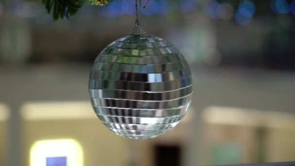 Disco bola decorada — Vídeo de stock
