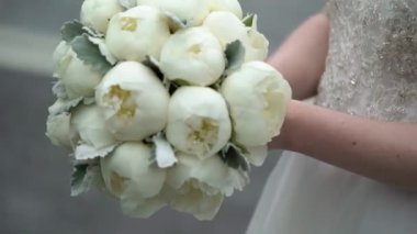 Şakayık buketi ile Gelin