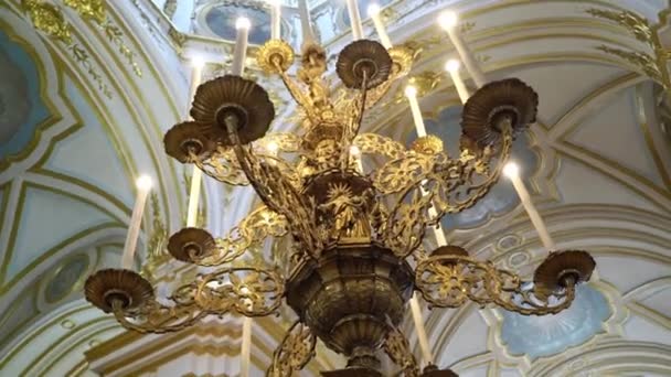 Saint-petersburg, russland - 10. juni 2019: christentum kathedrale innenraum — Stockvideo