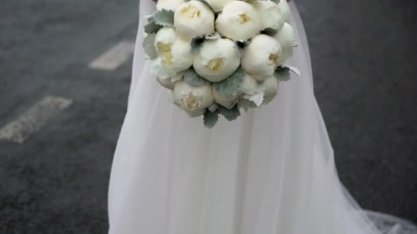 新娘与牡丹花束 — 图库视频影像