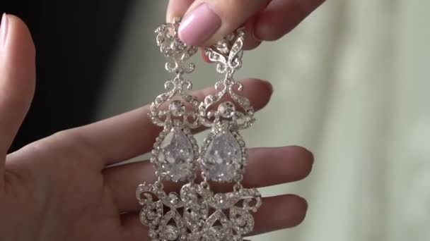 Girl holding luxury earrings — Stock Video