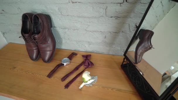 맨스 패션 - 신발, 손목 시계와 나비 넥타이 — 비디오