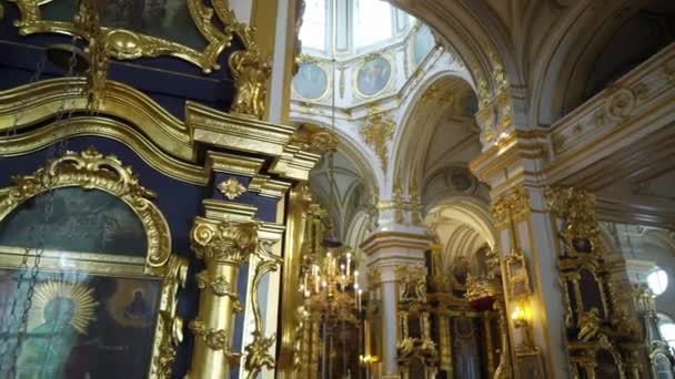 Saint-petersburg, russland - 10. juni 2019: christentum kathedrale innenraum — Stockvideo