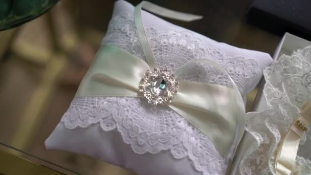 Almohada de boda para anillos — Vídeos de Stock