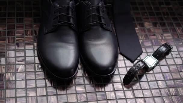Mans sepatu hitam — Stok Video