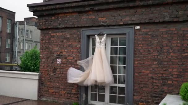 Bruids trouwjurk — Stockvideo